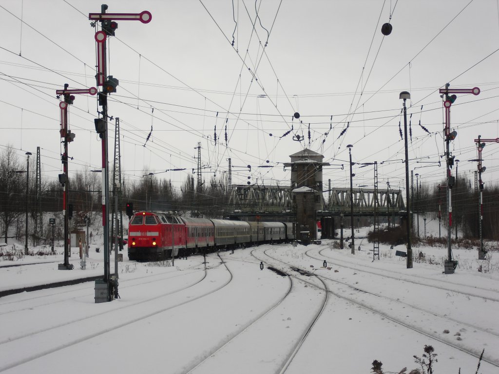 219 084-1 mit dem Erzgebirgs Express von Weimar nach Schwarzenberg, hier bei der Einfahrt in Zwickau (Sachs.) Hbf am 11.12.10.