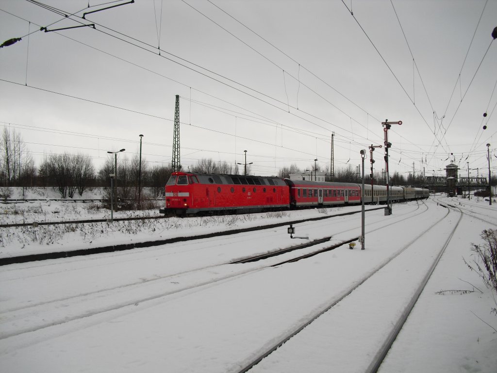 219 084-1 mit dem Erzgebirgs Express von Weimar nach Schwarzenberg, hier bei der Einfahrt in Zwickau (Sachs.) Hbf am 11.12.10.