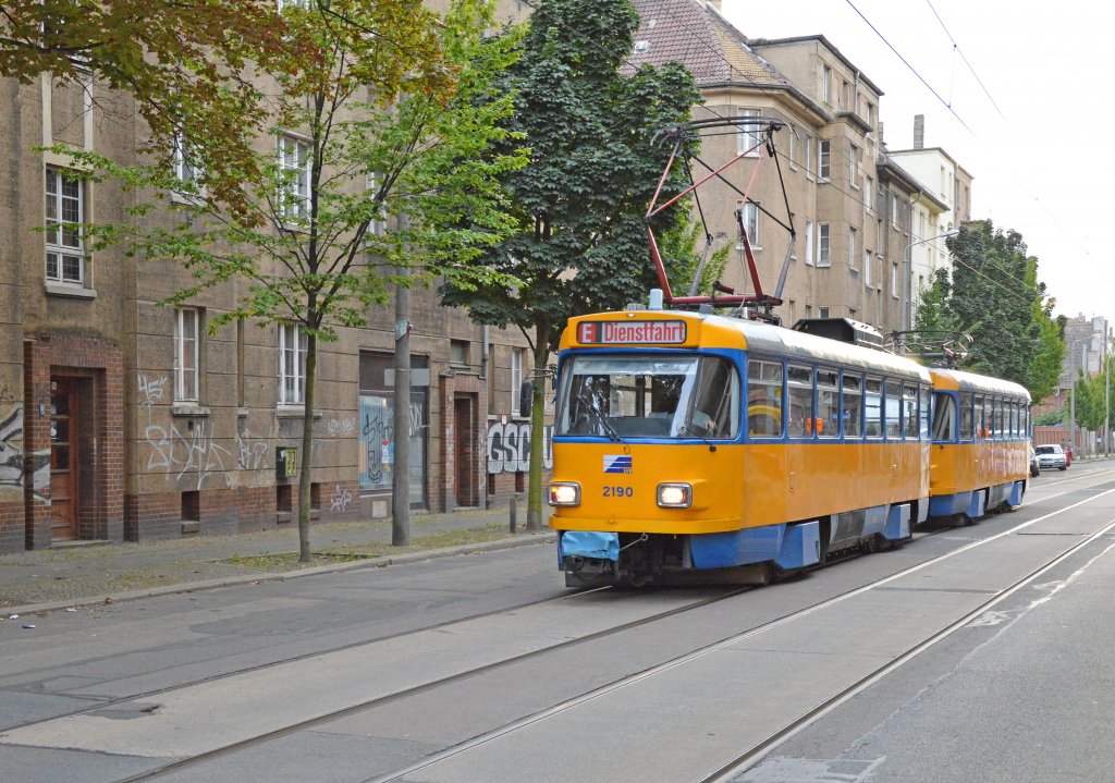 2190 LVB auf Dienstfahrt durch Eisenbahnstrae, Abschnitt in Stadtteil Volkmarsdorf; 28.08.2012