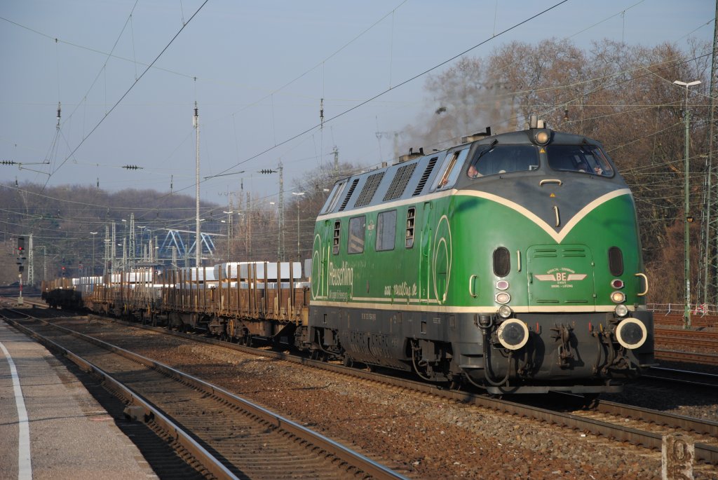 220 053-3 Brohtalbahn mit Gz in Kln West am 04.03.2011