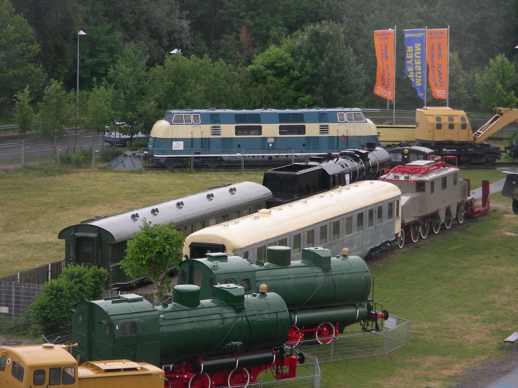 220 058 im Fahrzeugpark des Technikmuseums Speyer