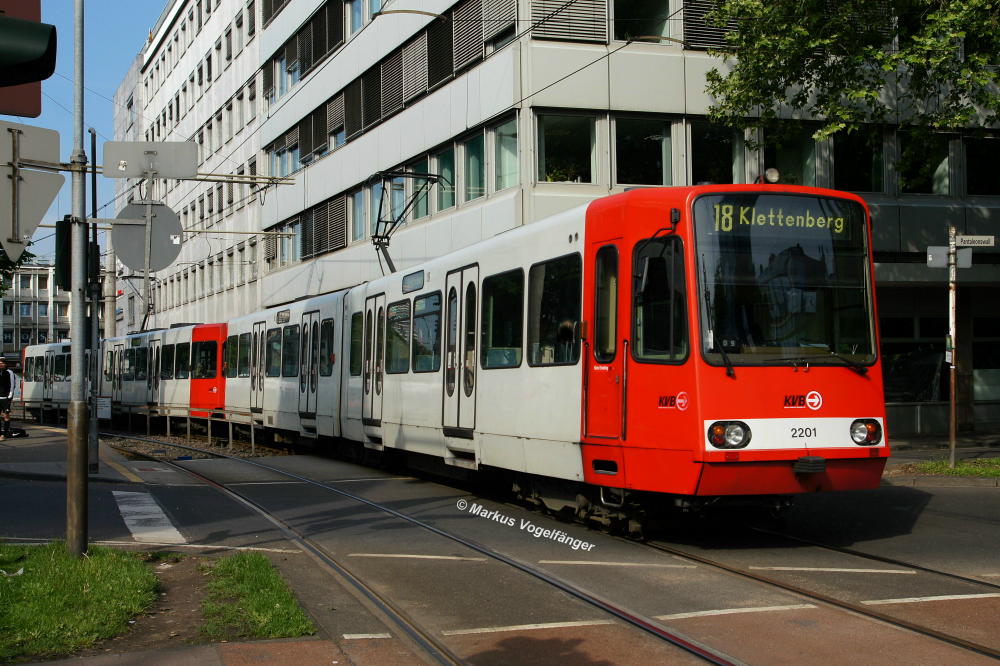 2201 an der Haltestelle Barbarossaplatz am 25.05.2013.
