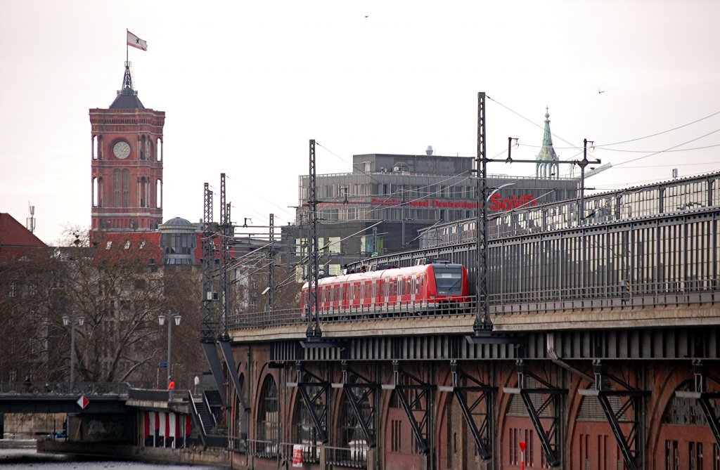 22.02.2010 423 ... nach Potsdam unterwegs am S-Bahnhof Jannowitzbrcke.