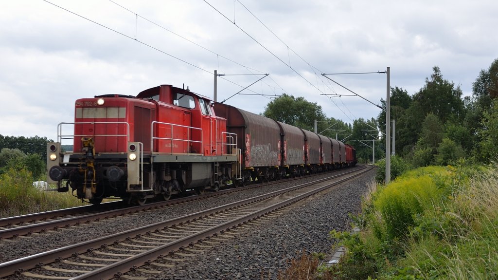 22.07.2011 BR 294 mit gemischtem Gterzug unterwegs in Richtung Zwickau.