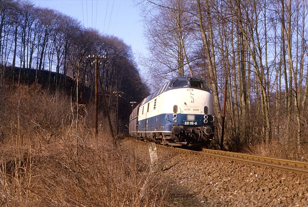 221 115 bei Ratingen Auermhle, 10.03.1985.