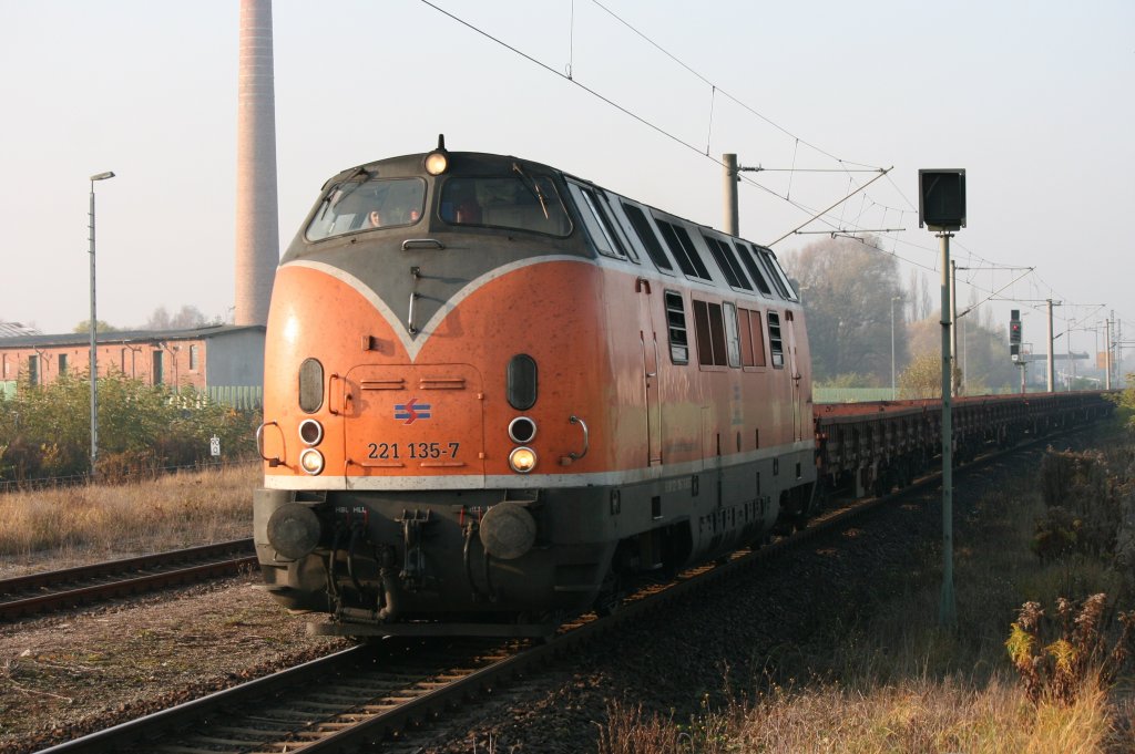 221 135-7 der Bocholter Eisenbahn am 07.11.2011 in Rathenow