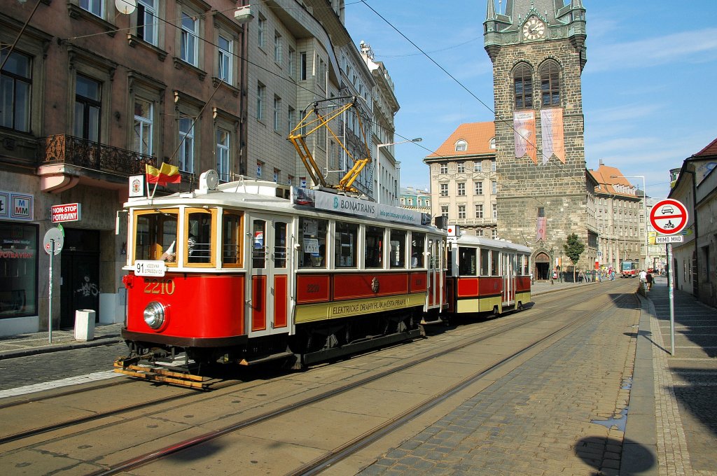 2210 mit Beiwagen 1419 am 27.09.09 in der Jindrisska