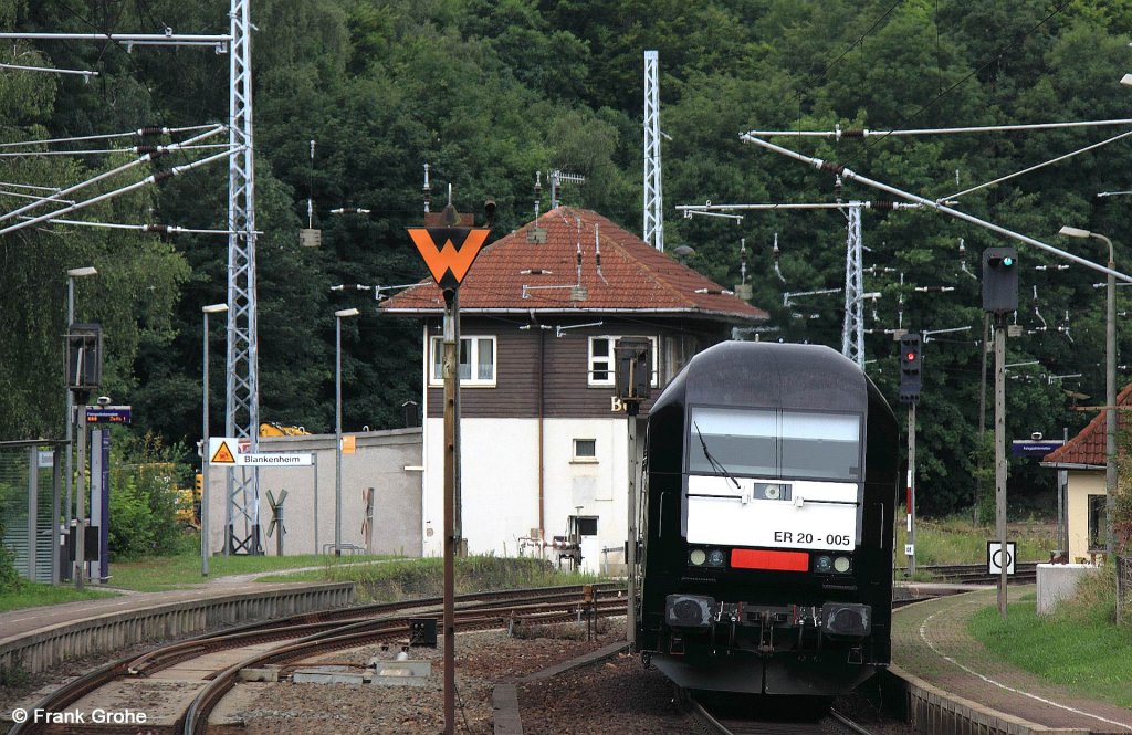 223 005-0 MRCE Dispolok ER 20-005 hat gerade den Tunnel Blankenheim verlassen und duchrfhrt nun den gleichnamigen Bahnof in Richtung Sangerhausen, KBS 335 Magdeburg - Erfurt, fotografiert am 03.08.2012