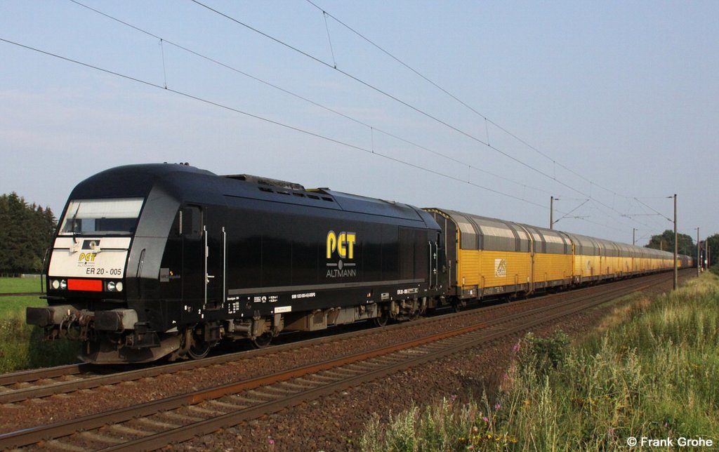 223 005-0 MRCE Dispolok ER 20-005 mit Aufschrift PCT Altmann vor Ganzzug Autotransport Richtung Buchholz (Nordheide), Gterstrecke Jesteburg - Buchholz Nordheide, fotografiert bei Reindorf am 04.08.2011