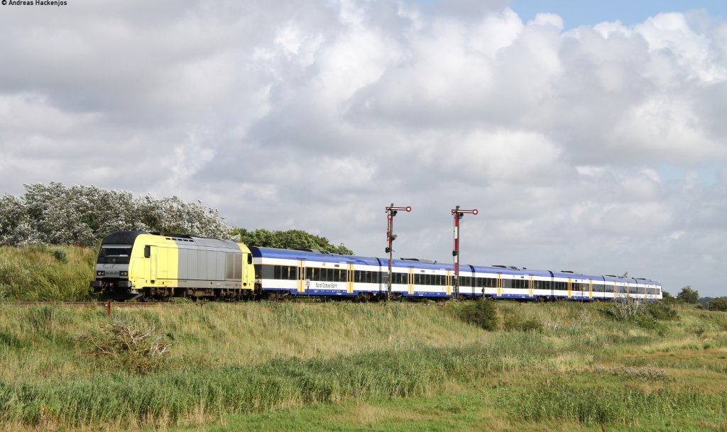 223 011-8 mit der NOB81716 (Hamburg Altona-Westerland(Sylt) in Keitum 7.8.12