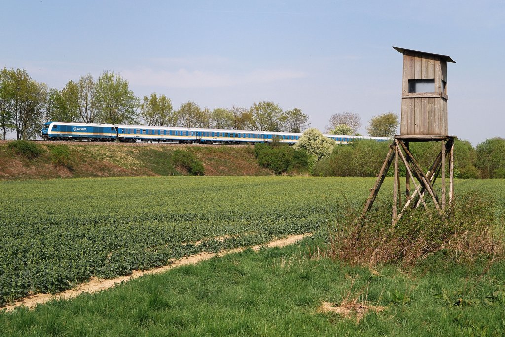 223 061 (Arriva) mit Alx 84150 bei Oberbergen (23.04.2011)