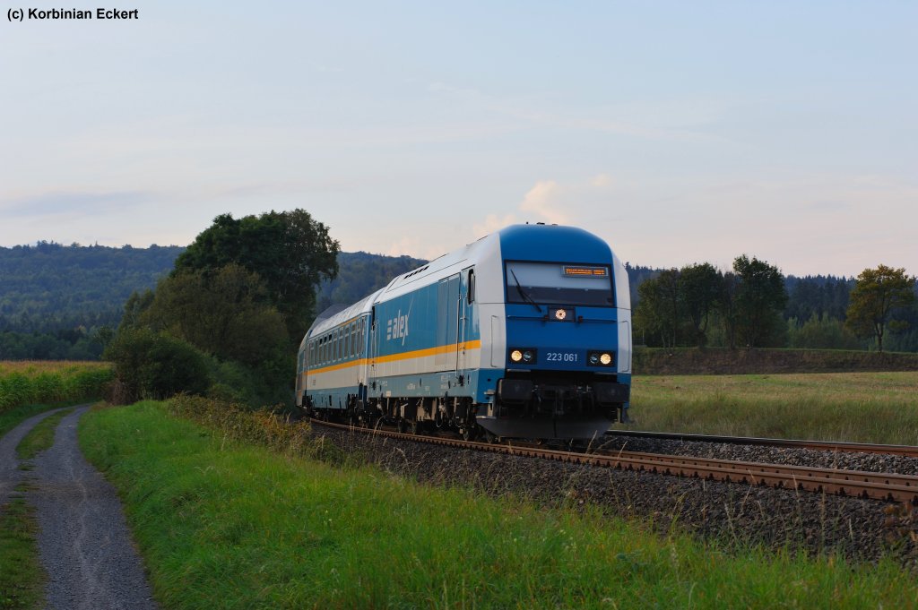 223 061 mit ALX 84121 Richtung Mnchen bei Oberteich, 19.07.2011