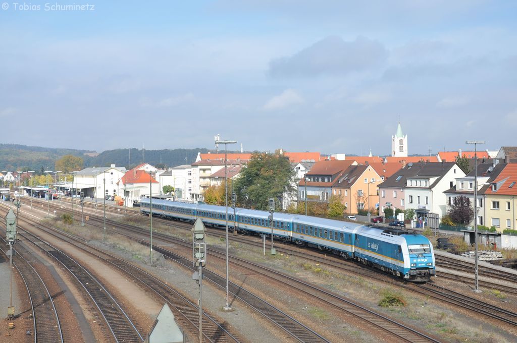 223 061 mit ALX355 am 14.10.2012 bei der Ausfahrt aus Schwandorf