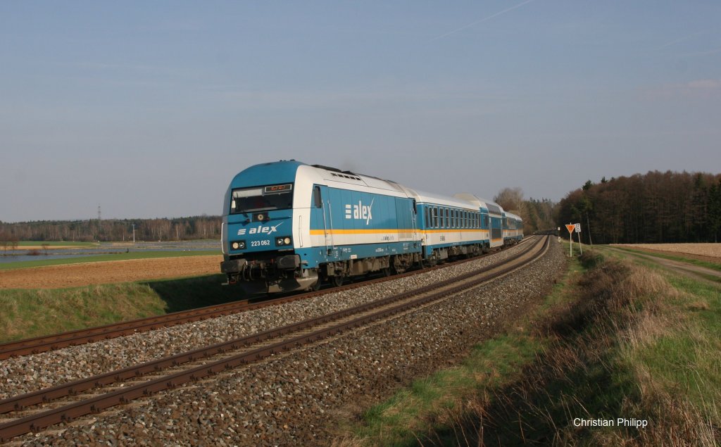 223 062 am 24. April 2013 mit dem ALX 84110 bei Oberteich (Wiesau)