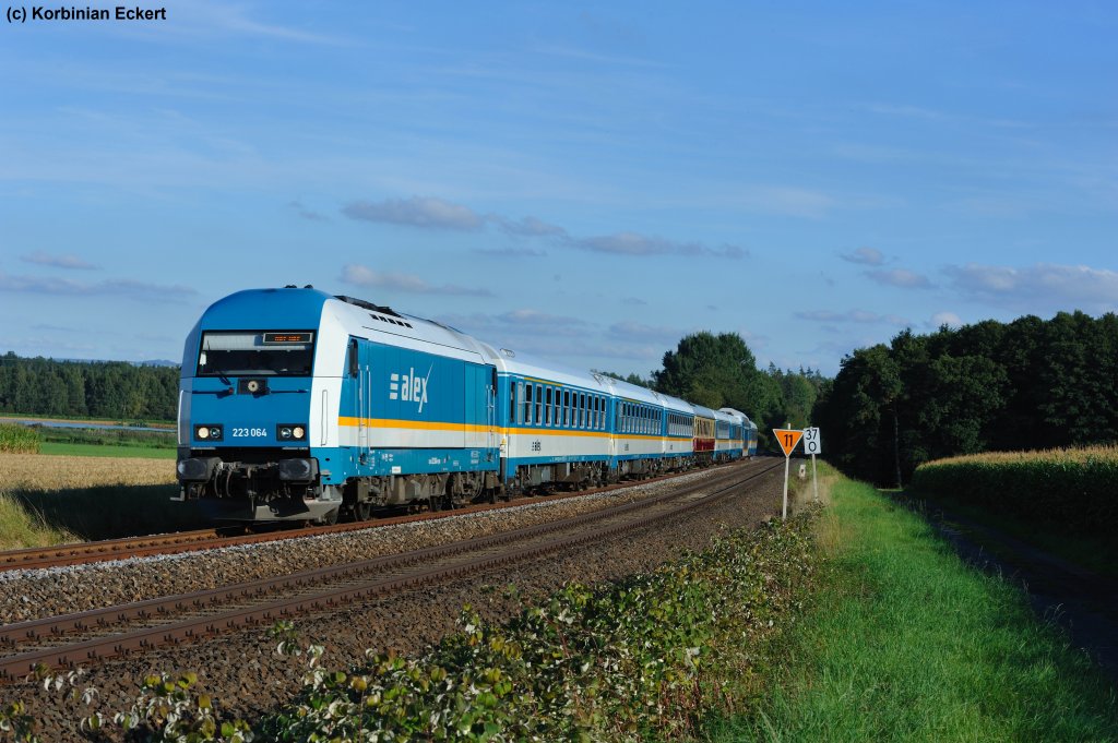 223 064 mit ALX 84110 aus Mnchen Hbf Richtung Hof Hbf bei Oberteich, 10.09.2011