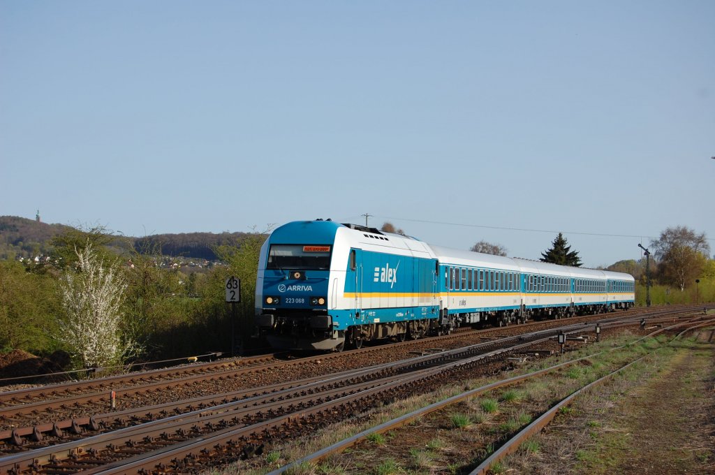 223 068 am 10.04.2011 mit ALX 352 nach Nrnberg in Luitpoldhtte