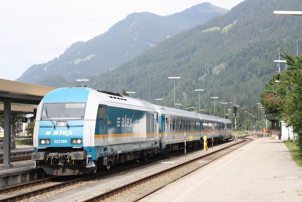 223 068  mit ALX 84168 erreichte am 23.08.2012 den Endbahnhof Oberstdorf.