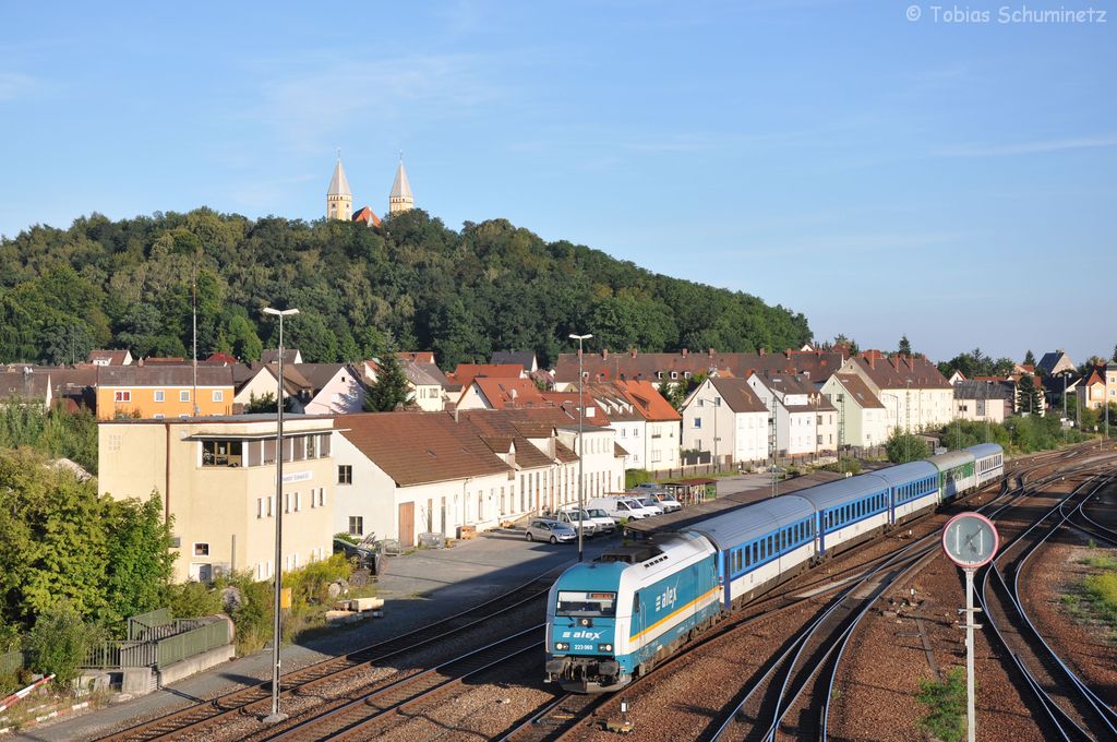 223 069 mit ALX351 am 18.08.2012 bei der Einfahrt in Schwandorf