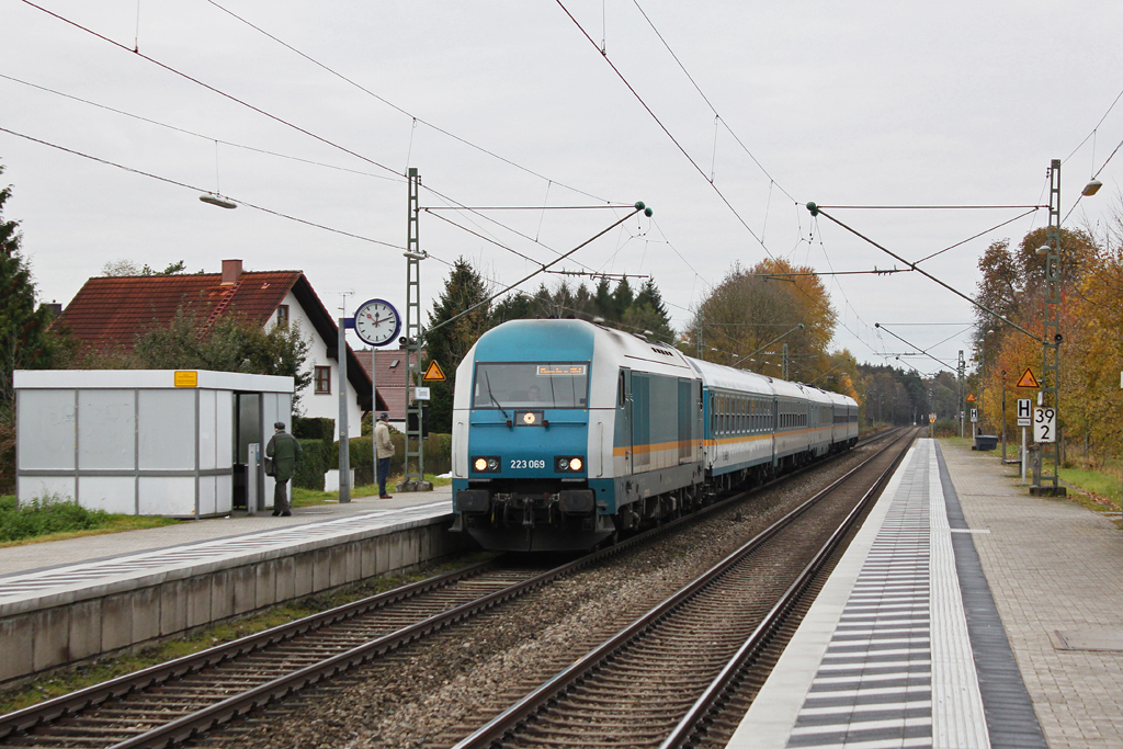 223 069 mit einem Alex am 26.10.2011 in Trkenfeld.