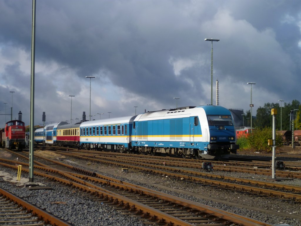 223 071 verlsst mit dem ALX am 28.09.12 Marktredwitz Richtung Hof.