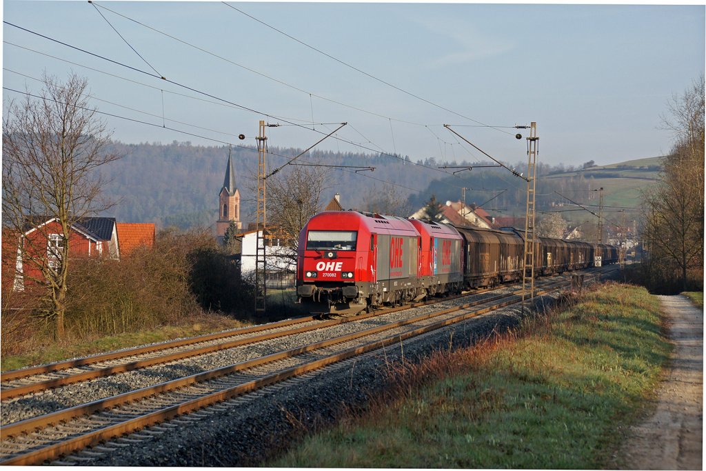 223 103-3 (OHE 270082) + 223 102-5 (OHE 270081) mit einem Schiebewandwagen-Ganzzug in Obersinn. 28.03.12