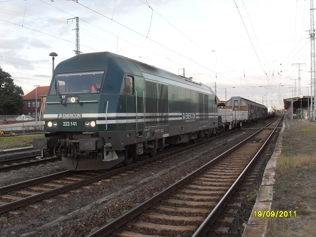 223 141 kam am 19.09.2011 durch Stendal und fuhr ber Salzwedel in Richtung Hamburg.