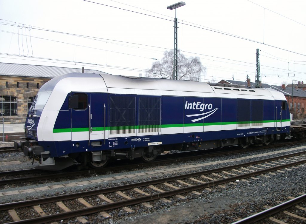 223 152 von IntEgro steht am 03.Mrz 2011 abgestellt mit einem Containerzug im Bahnhof Bamberg.