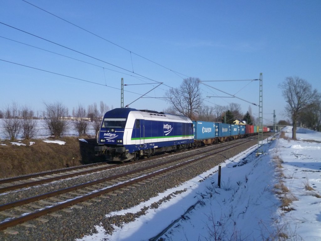 223 152 mit einem Container in Obermylau/V. am 16.03.13.