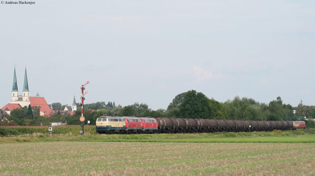 225 002-5; 217 002-5; 255 073-6; 225 010-8 und 217 014-0 mit einem Kesselwagenganzzug -> Burghausen in Alttting 28.8.09