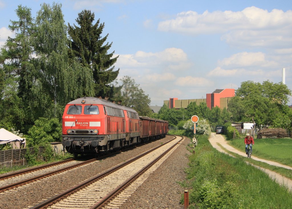 225 004-1 und 225 003-3 am 02.05.11 am Staffeler Vorsignal Ei in Limburg.