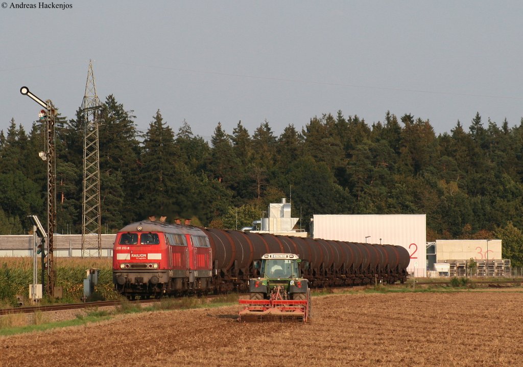 225 010-8 und 076-3 mit einem Kesselwagenganzzug -> Tling in Alttting 28.8.09