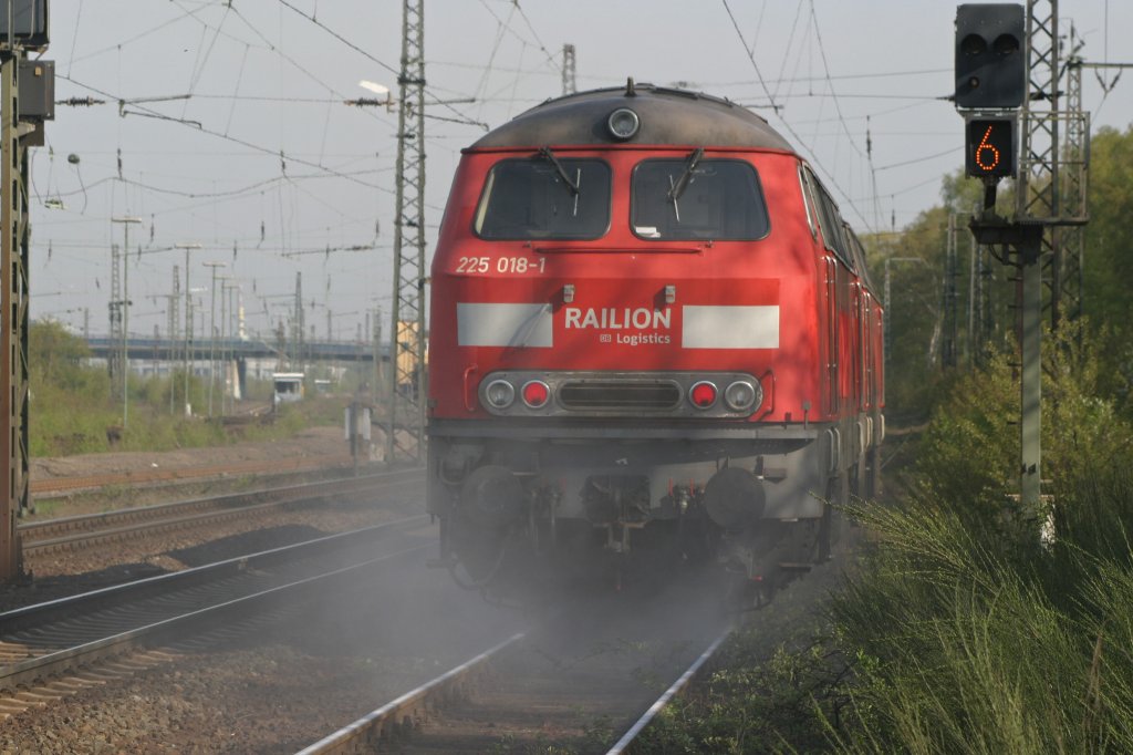 225 011 und 225 018 legen am 24.4.10 in Duisburg-Bissingheim eine Zwangsbremsung hin