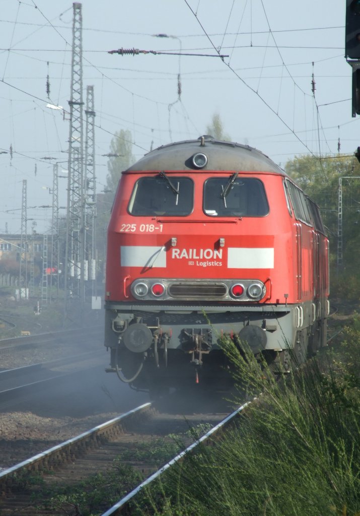 225 011 und 225 018 m�ssen in Duisburg-Bissingheim eine Zwangsbremsung machen