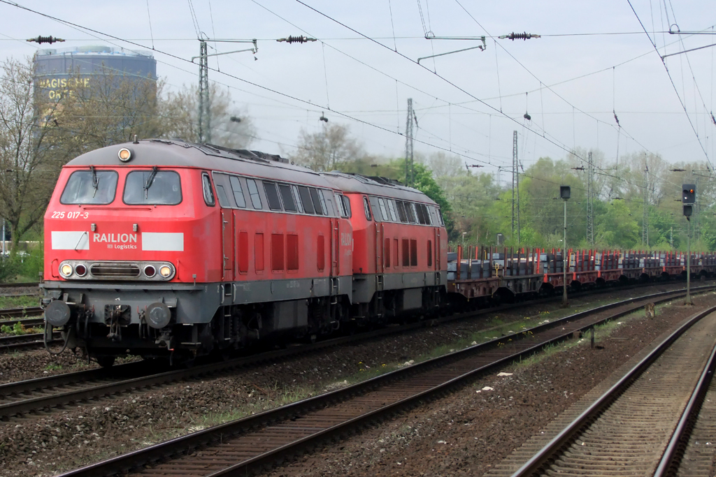 225 017-3+225 117-1 in Oberhausen Osterfeld-Sd 28.4.2012