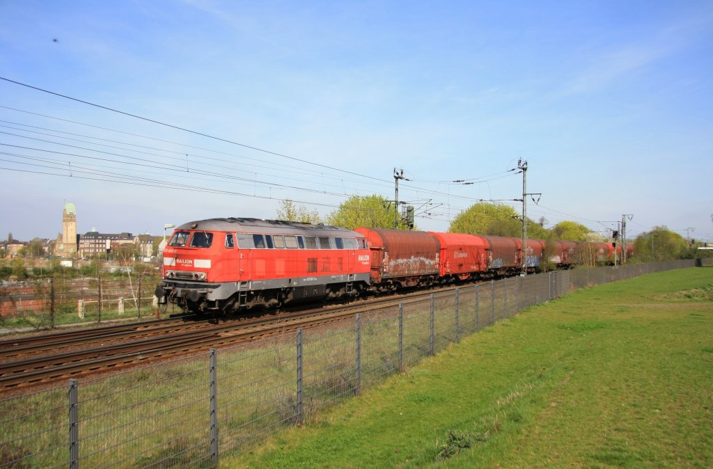 225 020-7 mit einem Stahl-Coilzug Dsseldorf-Reisholz nach Krefeld am 06.04.11 in Duisburg-Hochfeld.
