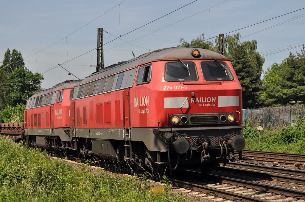 225 021 + 225 109 am 05.06.2010 in Oberhausen-Osterfeld