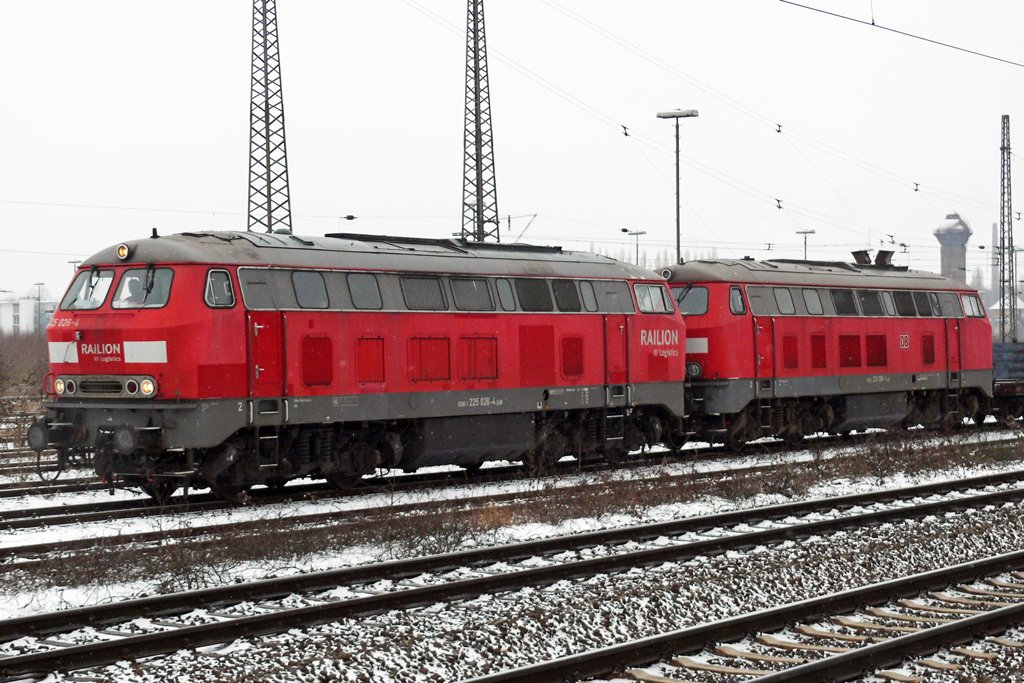 225 026-4 und 225 099-1 in Duisburg-Bissingheim 13.2.2010