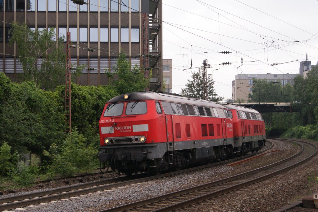 225 027-2 + 225 024-9 als Lz in Dsseldorf-Rath am 26.06.2011