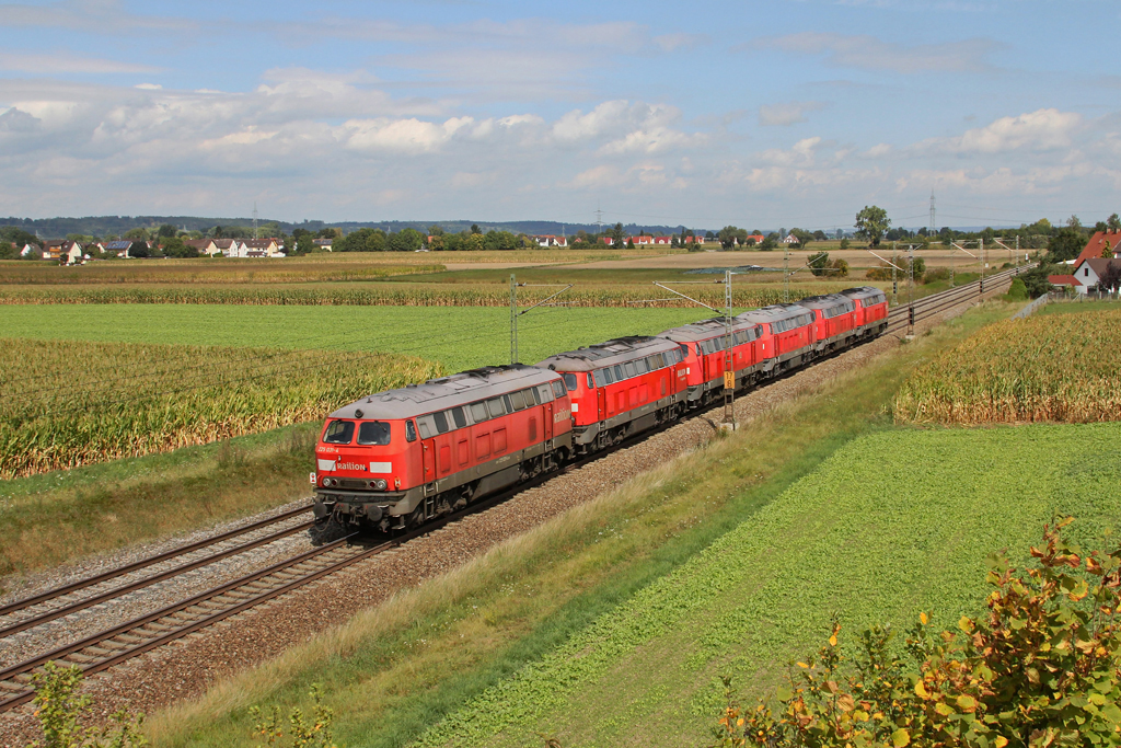 225 031 und fnf weitere 225 als Lokzug am 30.08.2011 bei Herbertshofen.