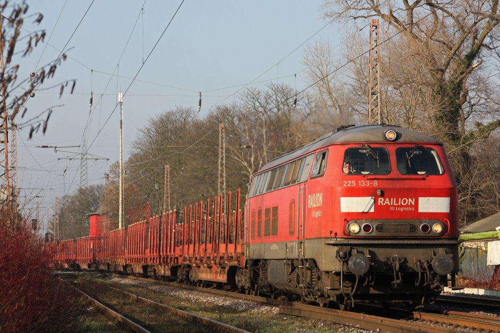 225 133 zieht am 17.2.11 einen Gterzug durch Ratingen-Lintorf nach Dsseldorf-Rath