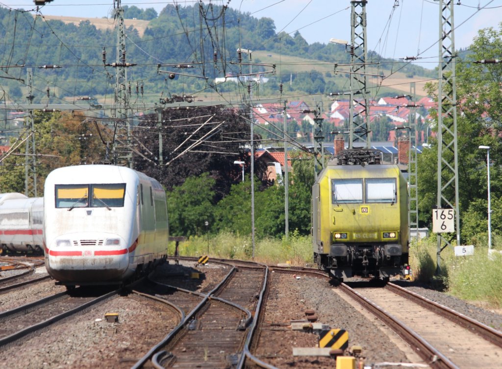 22.7.2013 Eisenach. Umgeleiteter ICE 1 aus Berlin passiert 145 CL 031
