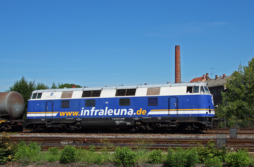 228 412-3 lief am 20.08.2010 im Vorprogramm des Heizhausexpress des SEM im Bahnhof Zeitz.