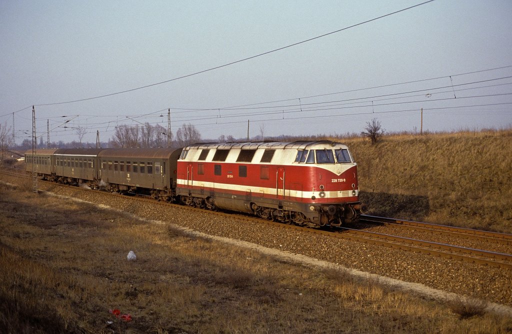 228 720  bei Priort  02.03.93