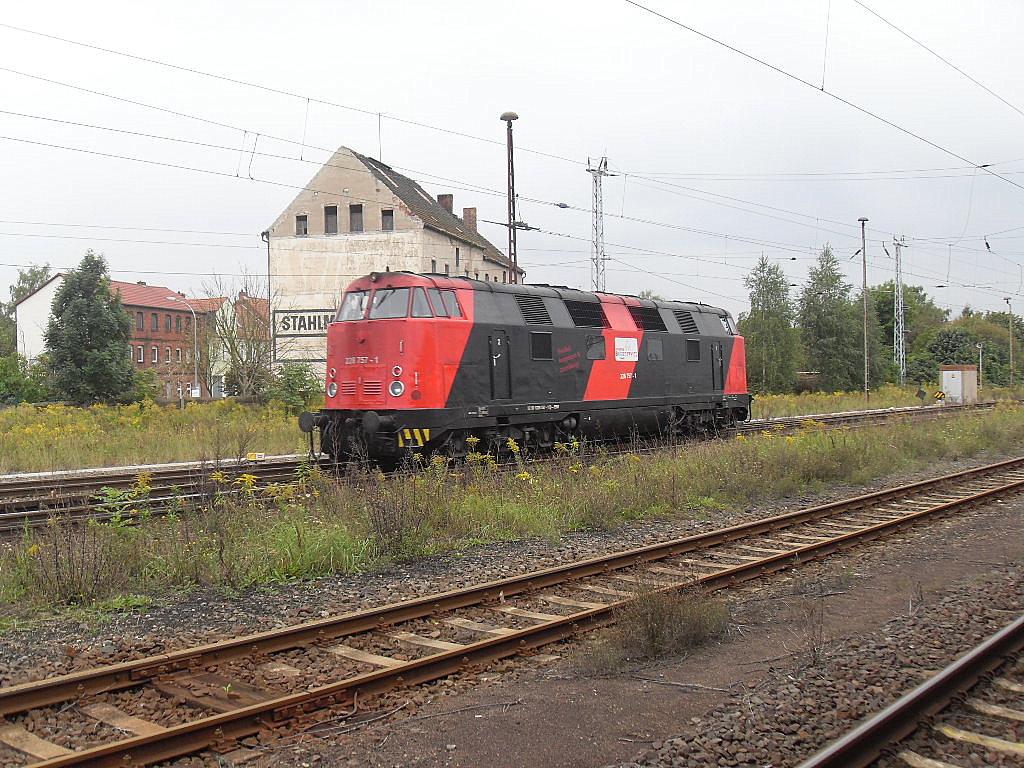 228 757 der Erfurter Bahnservice GmbH stellte sich nach ihrem Schubeinsatz am 09.09.2011 in Stendal ab und machte Feierabend.