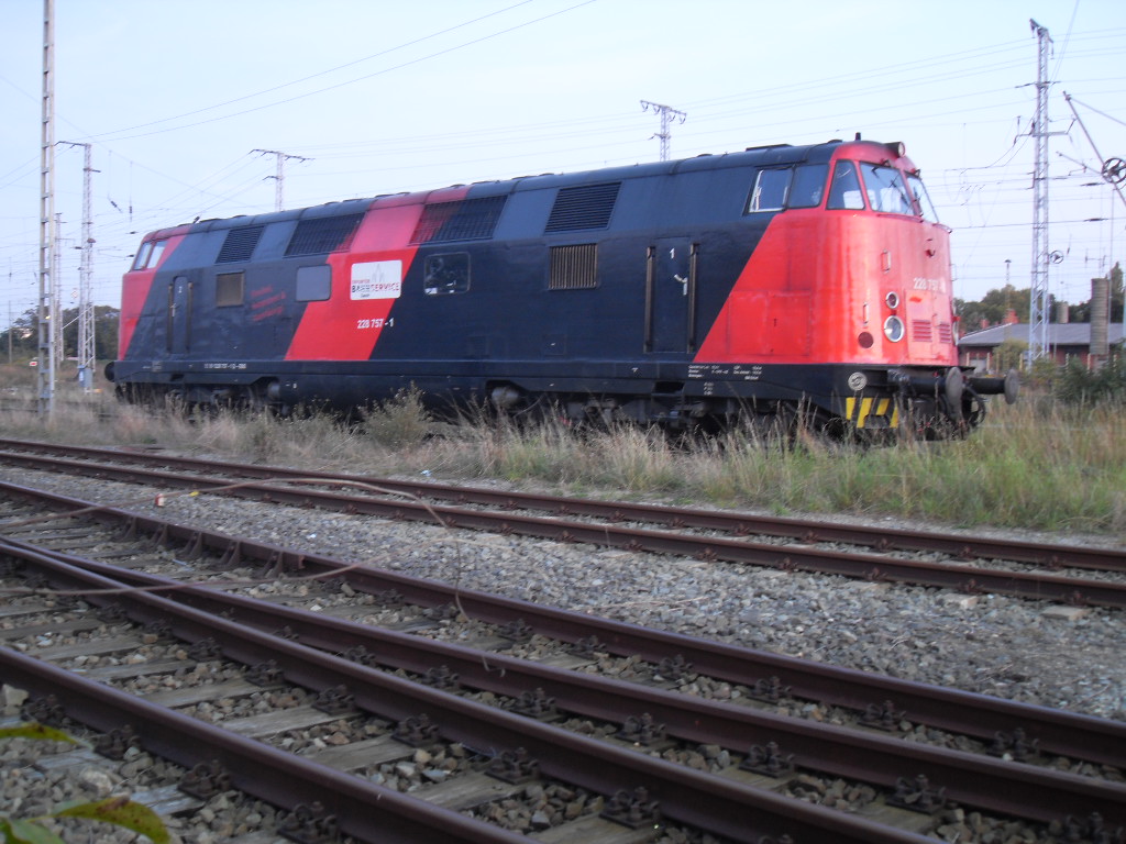 228 757 der Erfurter Bahnservice GmbH stand am 20.09.2011 in Stendal.