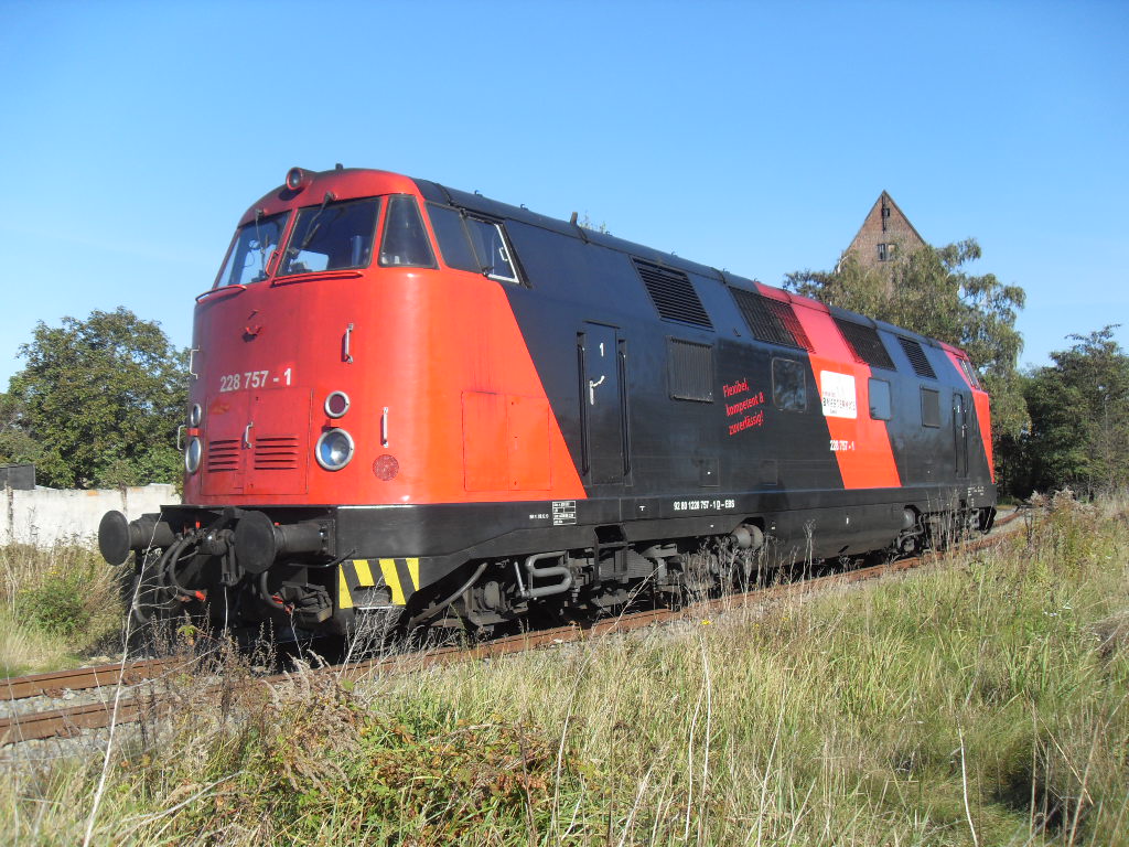 228 757 der Erfurter Bahnservice GmbH stand am 15.10.2011 in Stendal.
