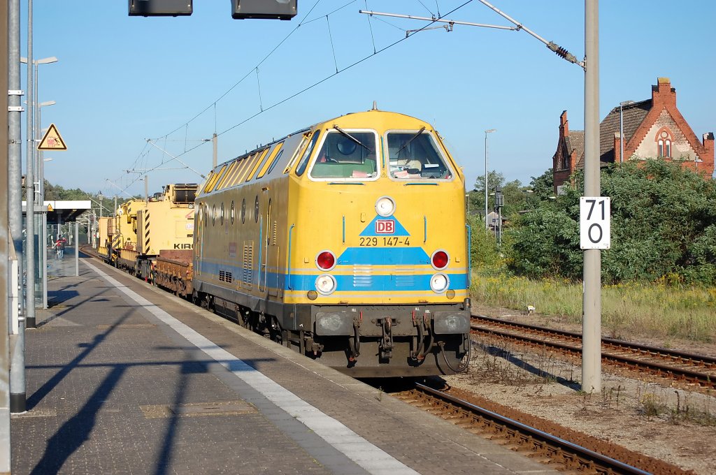 229 147-4 ex DR 229 147 der DB Bahnbau mit einen Bauzug in Rathenow. Dieser Bauzug steht momentan in Rathenow abgestellt, aber ohne 229er. 16.09.2010