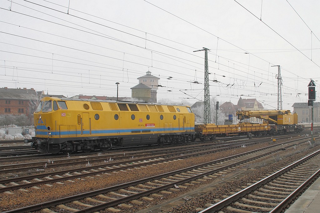 229 147 mit Kirow-Kran am 30.01.2011 in Angerm�nde