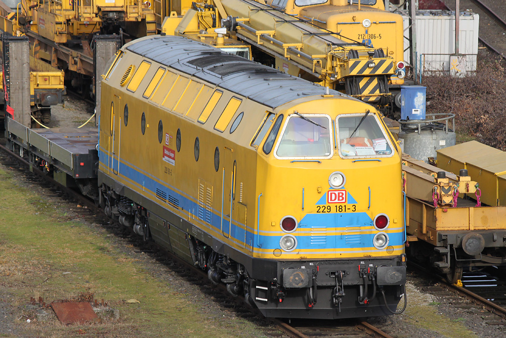 229 181 steht am 11.12.11 abgestellt in Duisburg-Entnenfang