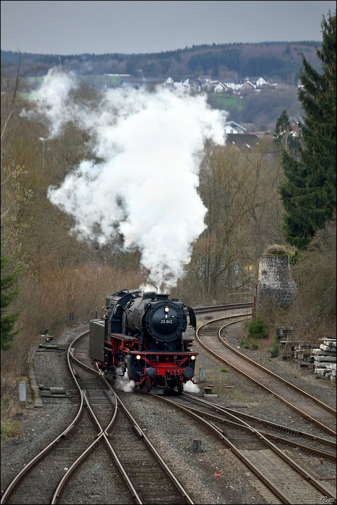 23 042 beim Strzen in Gerolstein. 
Dampfspektakel 2010 Eifel-Mosel 
2.4.2010
